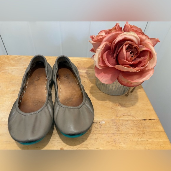 Tieks Gray Ballet Flats - Picture 1 of 9